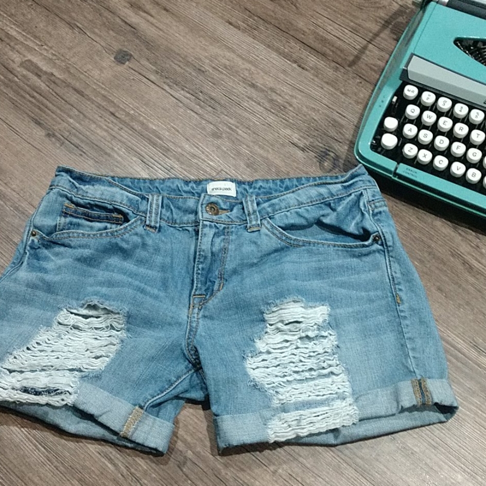 Sneak Peek Distressed denim shorts